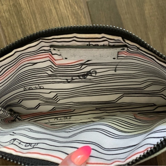 SHE + LO Next Chapter Distressed Silver Gray Leather Clutch Bag - Picture 8 of 9